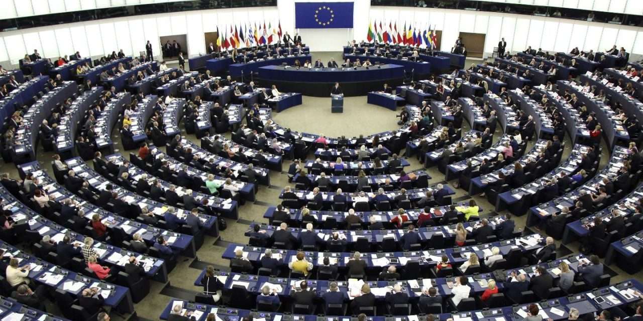 UE, l’identikit dei parlamentari italiani: poche donne e pochi giovani