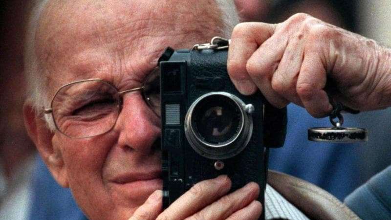L’almanacco di oggi sabato 3 agosto: gli scatti di Henri Cartier-Bresson e il romanzo di Conrad