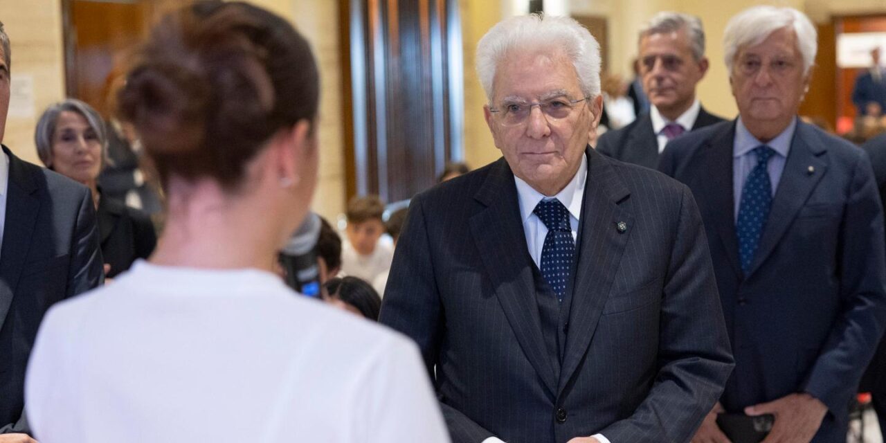 Mattarella: «Scuola pilastro della Repubblica, ora risorse adeguate. Disagio giovanile questione nazionale»