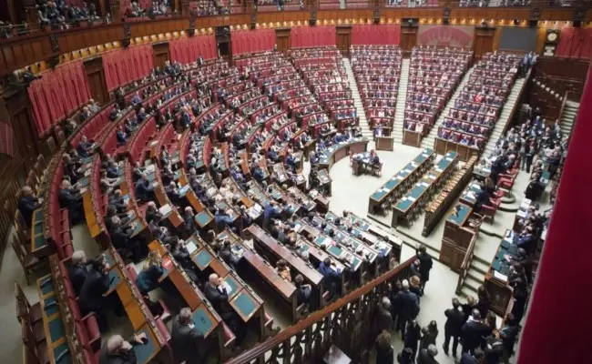 Decreto Sicurezza, fiducia alla Camera tra tensioni e modifiche del governo