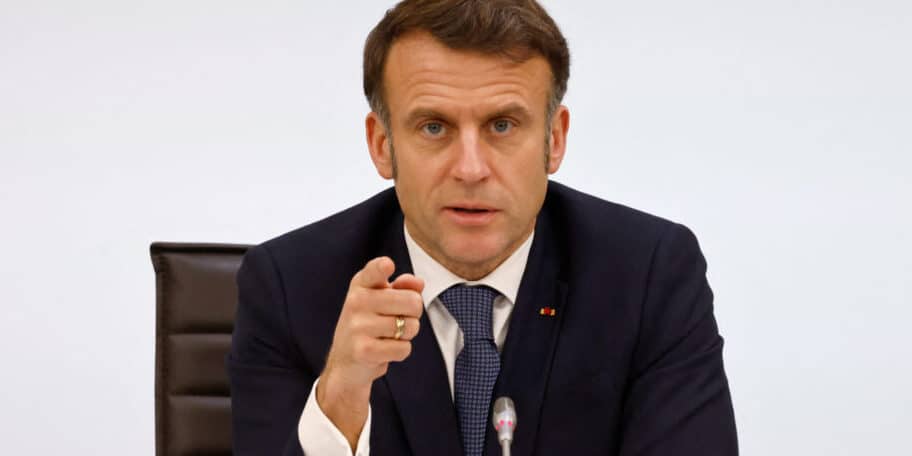 Macron scuote l’Europa: “Paghiamo la dipendenza dagli Usa”. Frecciata a Trump su Hormuz
