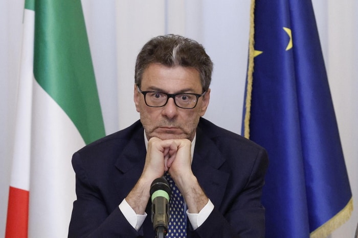 Giorgetti all’Ecofin: “Serve una risposta Ue allo shock energetico causato dalla crisi iraniana”