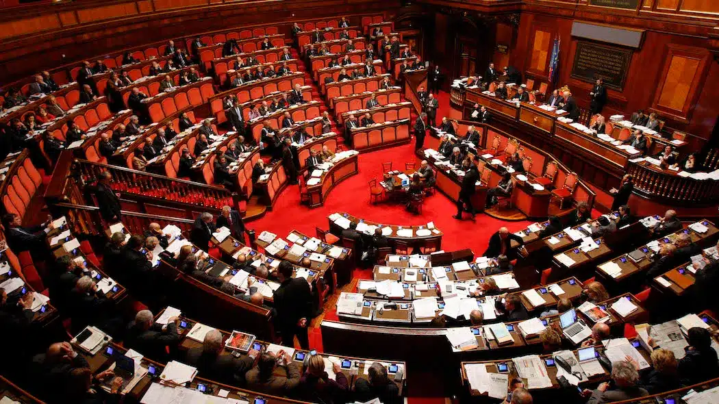 Decreto sicurezza, polemica sul bonus agli avvocati per i rimpatri volontari
