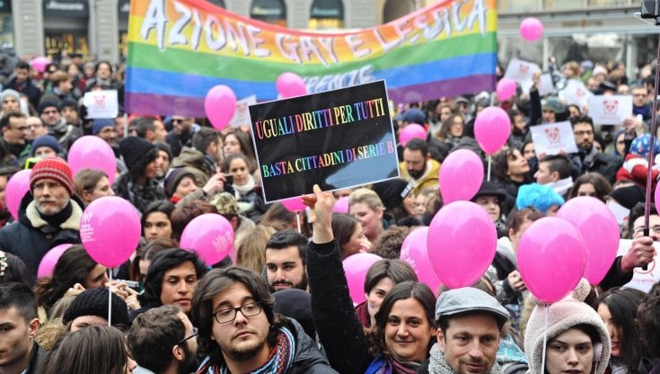 Unioni civili, dieci anni dopo: diritti conquistati ma battaglia ancora aperta