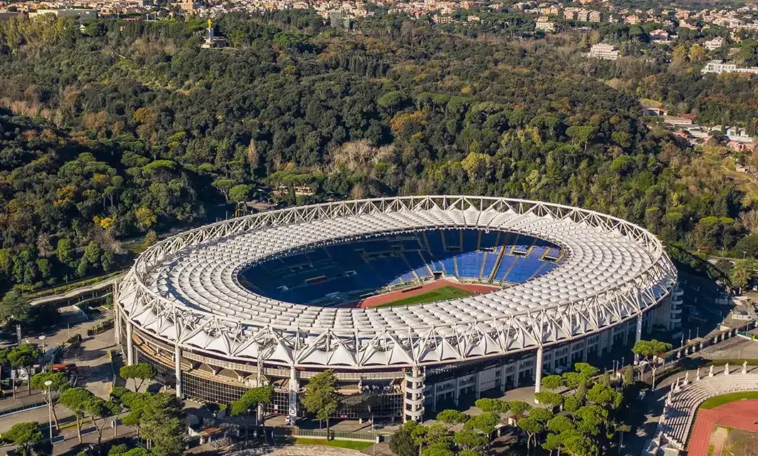 Lorenzo Quinn presenta un’opera monumentale per la finale della Coppa Italia